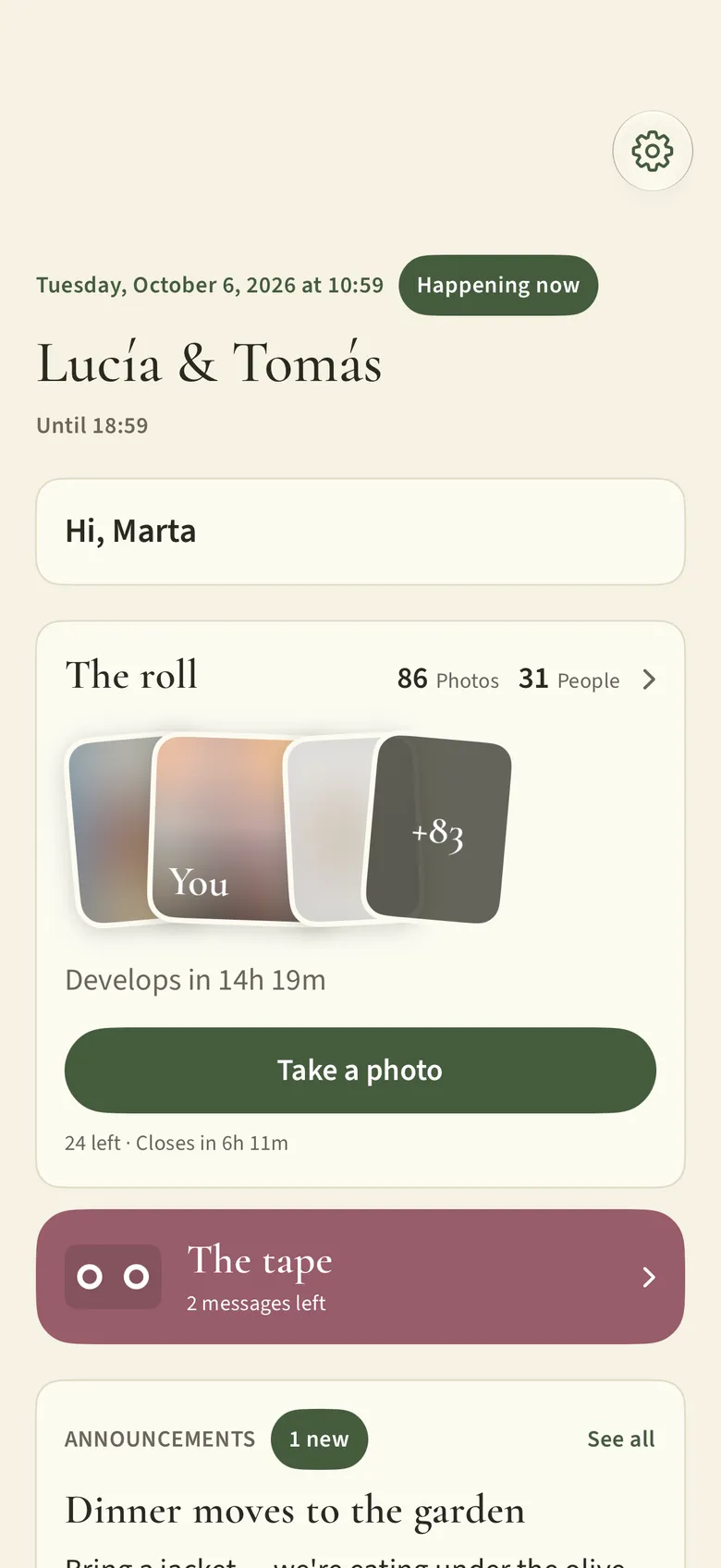 El evento en la app: el carrete con sus fotos apiladas, la cinta y los avisos